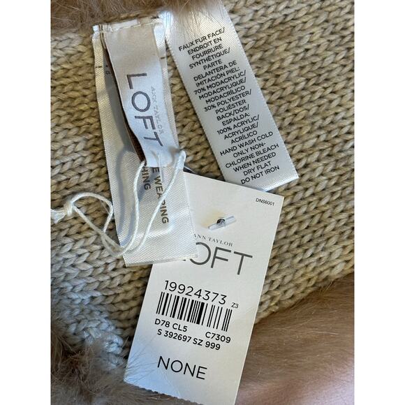 Ann Taylor LOFT Beautiful Glamour Luxurious Warm Faux Fur Crossover Scarf NWT - Picture 2 of 7